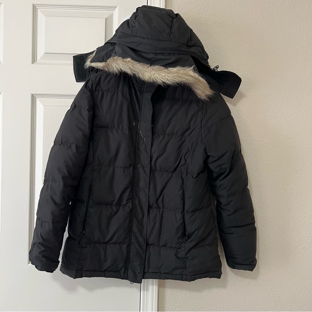 L.L. Bean Women’s Black DownTek Puffer Down Jacket with Faux Fur Hood - Medium
